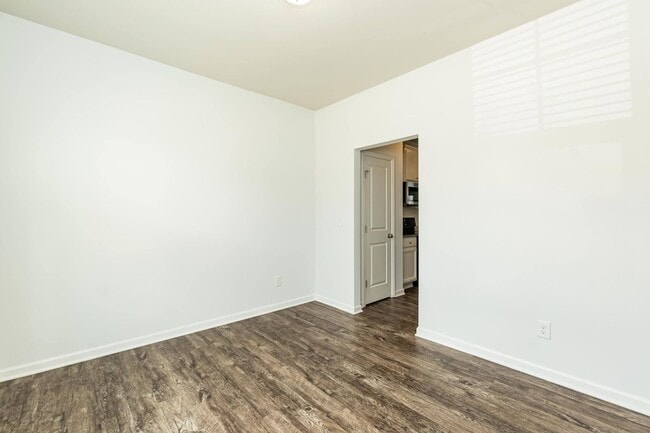 Building Photo - Three Bedroom Home!