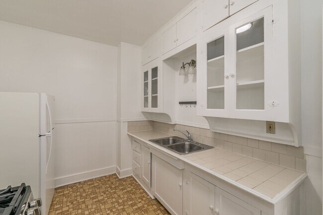 Building Photo - GREAT MONTICELLO 1 Bedroom, 1 Bathroom!!!