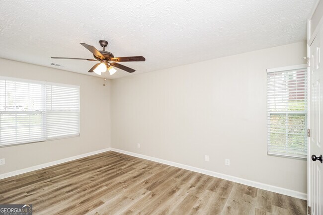 Building Photo - 4336 Hill View Dr