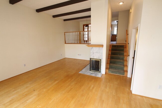 Building Photo - Super Spacious 2-Bedroom + Office 2.5-Bathroom La Jolla UTC Townhome with 2-car garage