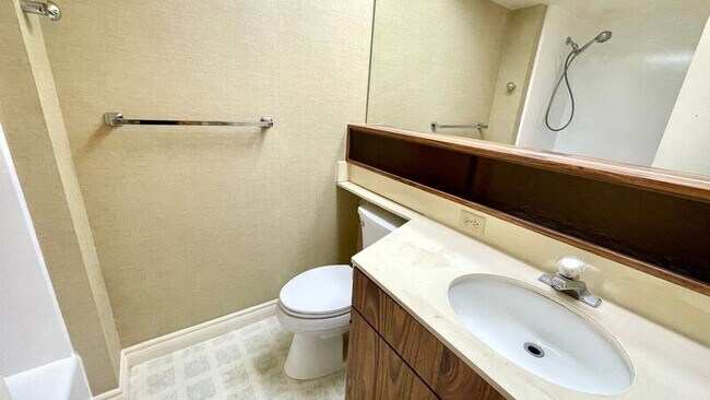 Building Photo - 1717 Mott Smith Dr