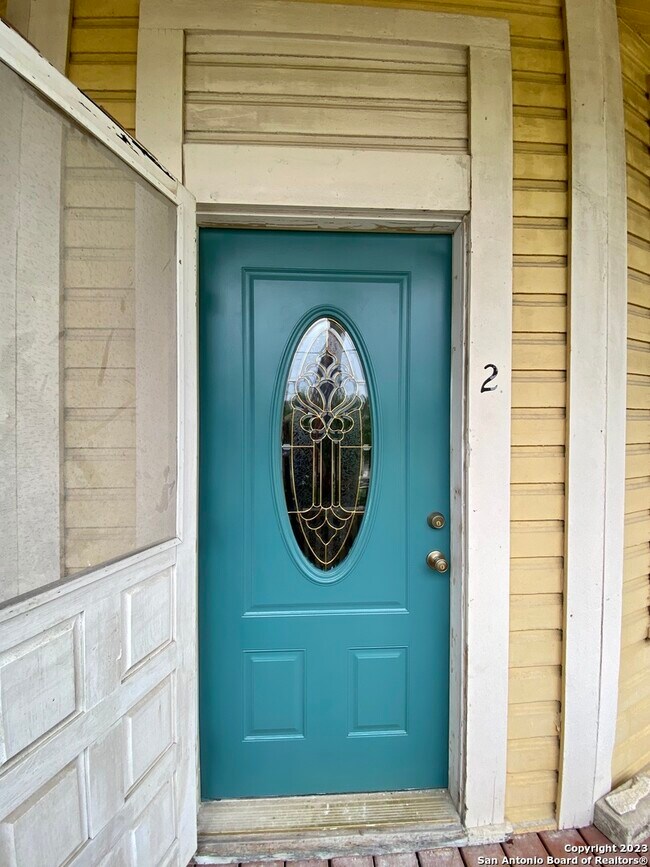 Primary Photo - 1515 East Southcross-