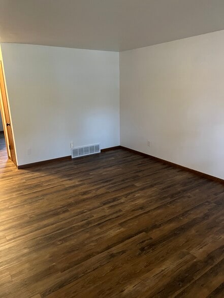 Building Photo - 1306 E Sylvan Ave