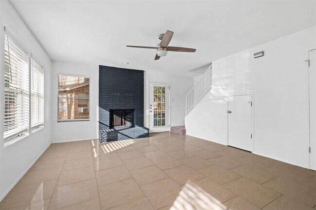 Building Photo - 4413 Whispering Valley Dr