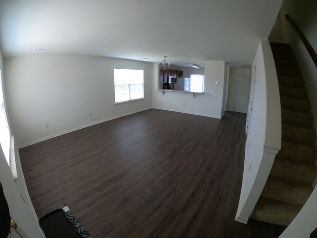 Building Photo - 2121 Quail Hollow Dr