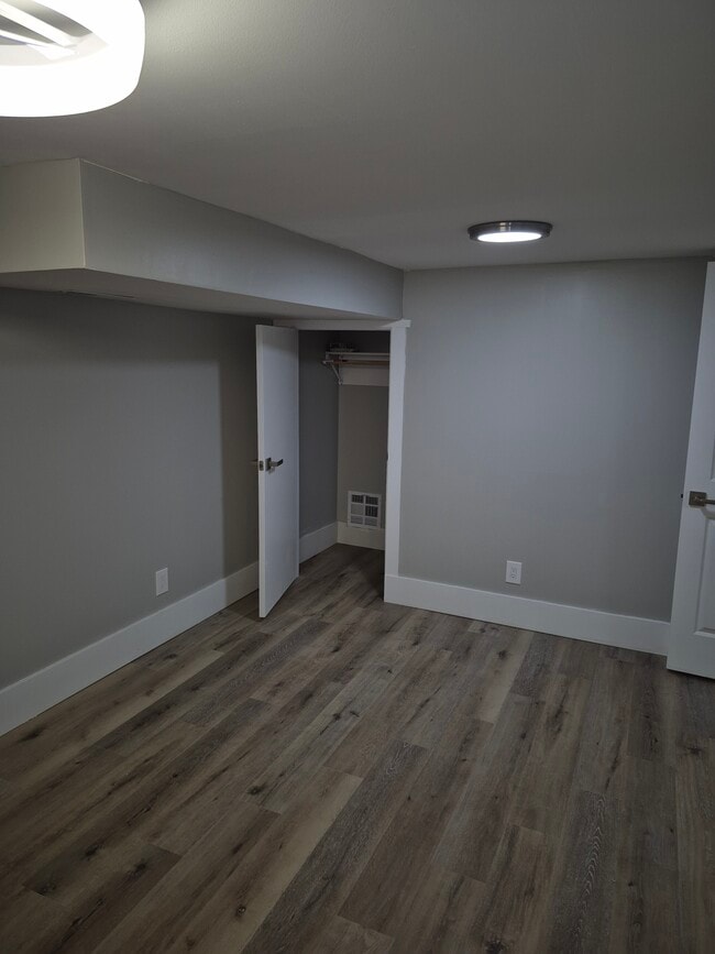 Building Photo - 509 Swan St