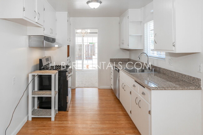 Building Photo - Charming Three Bedroom Single Story Liverm...