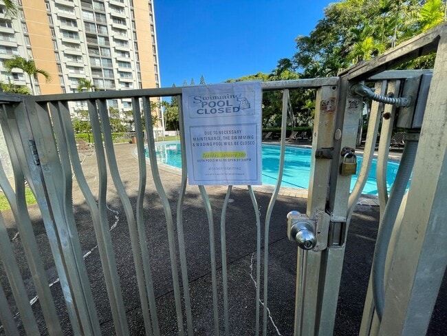 Building Photo - Queen Emma Gardens! Prince Tower! 1st floor Studio unit available now!