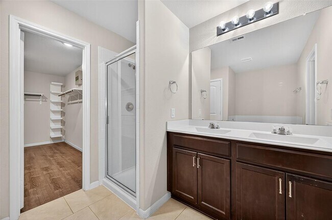 Building Photo - 3026 Village Creek Dr