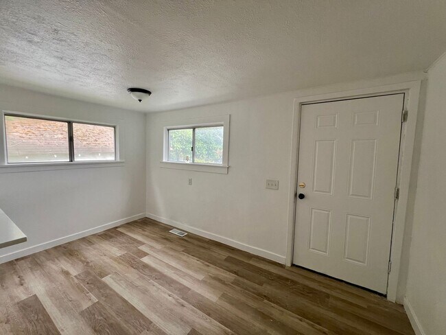 Building Photo - Spacious 4 Bed, 2 Bath Home for Rent in North Bend