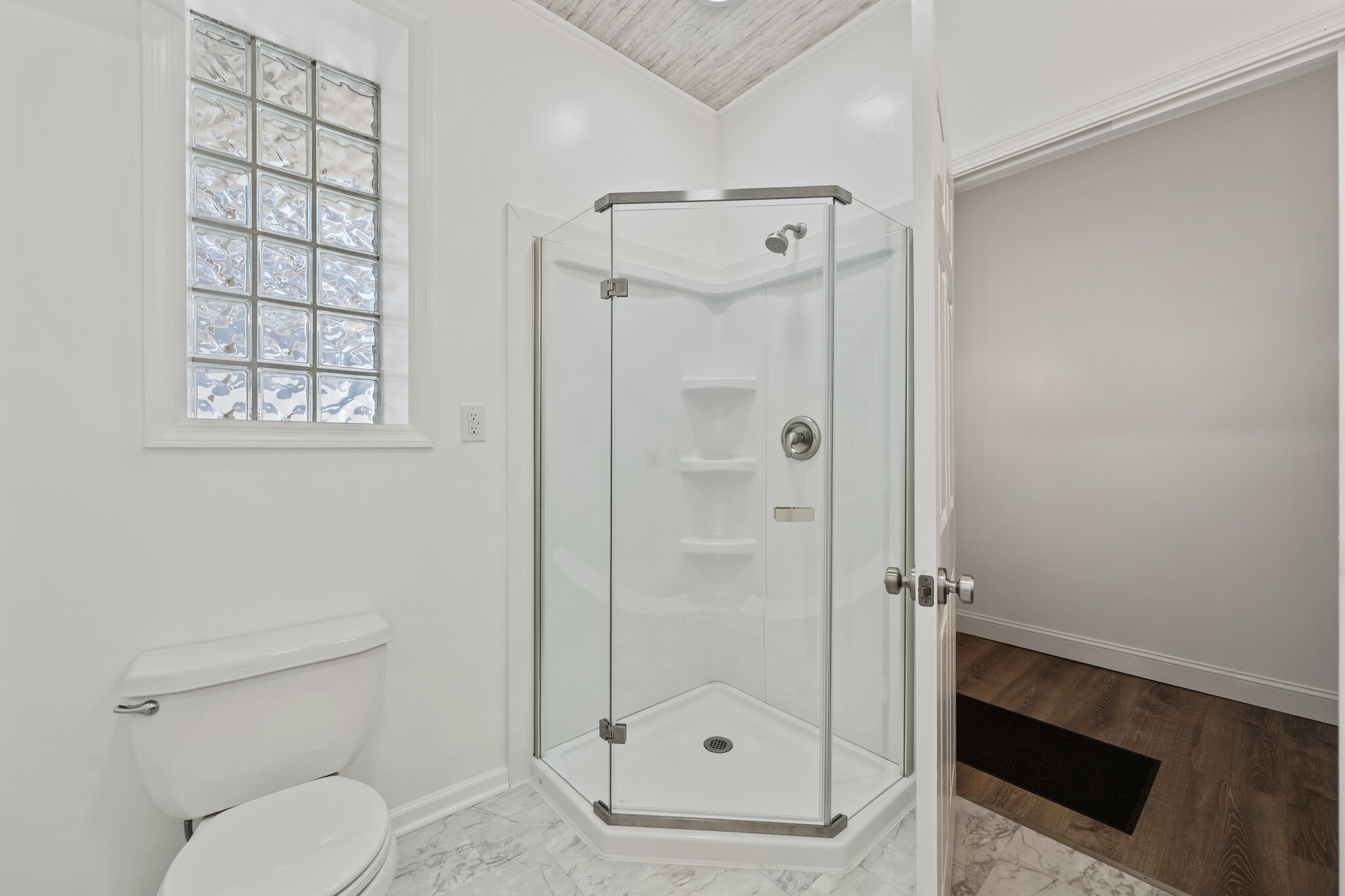 Shower - 2500 Sarah St