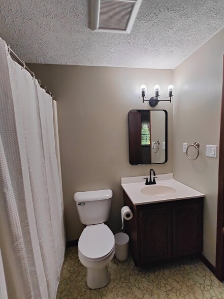 Building Photo - 301 Ardmore Dr