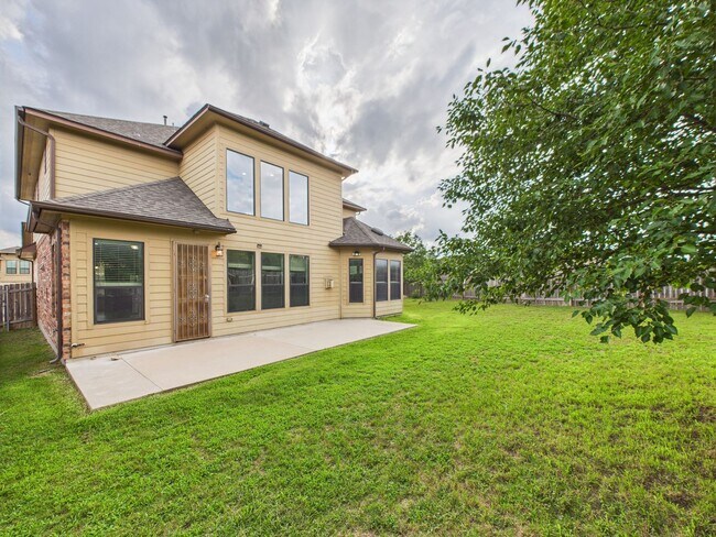 Building Photo - Sendero Springs