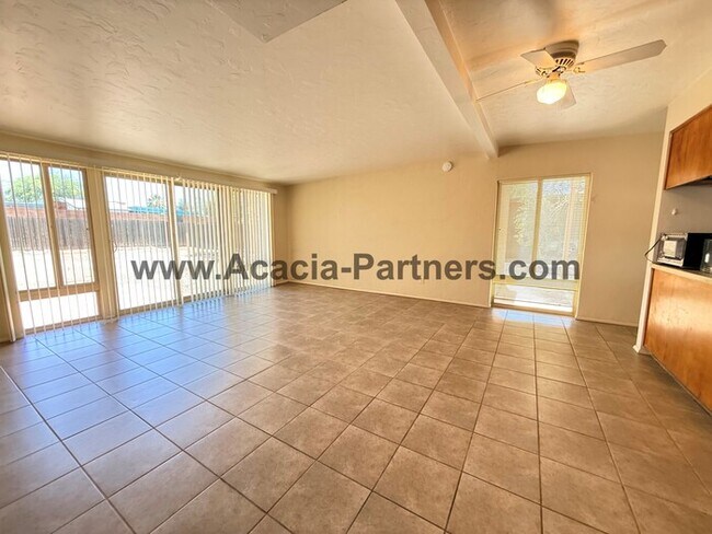 Building Photo - Eastside Three Bedroom Home