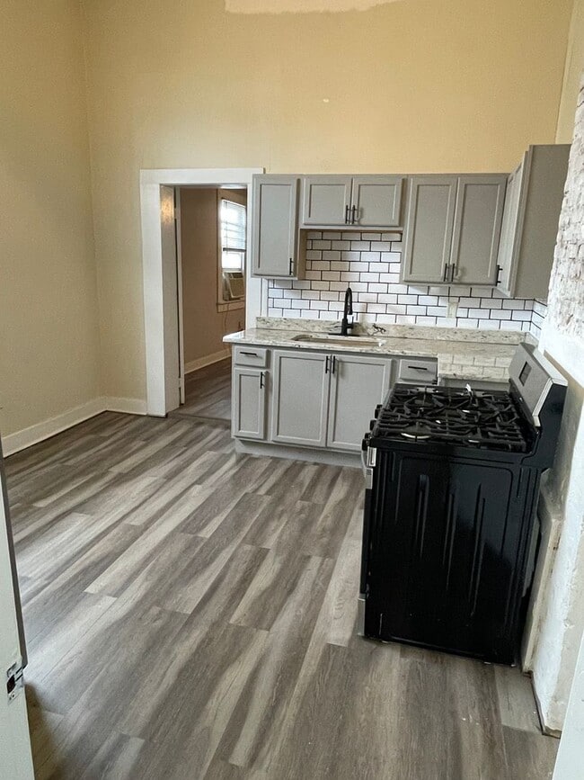 Building Photo - Newly Renovated 2BD/1BA in Bayou St John