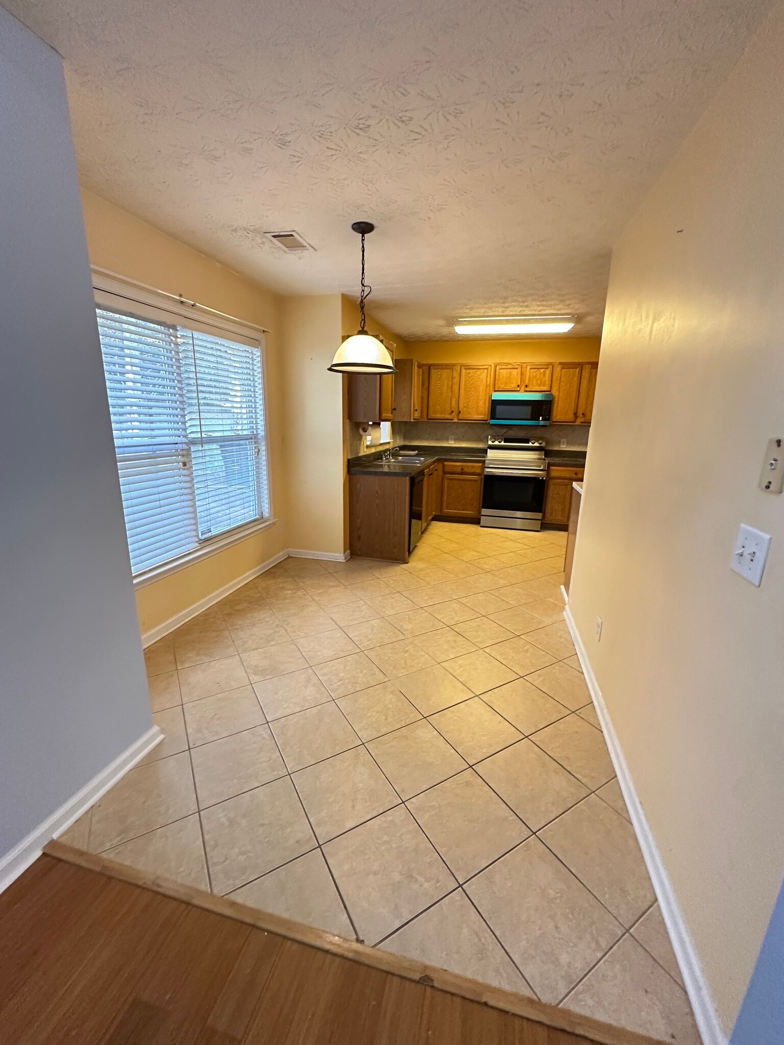 Kitchen Nook - 2562 Plymouth Way
