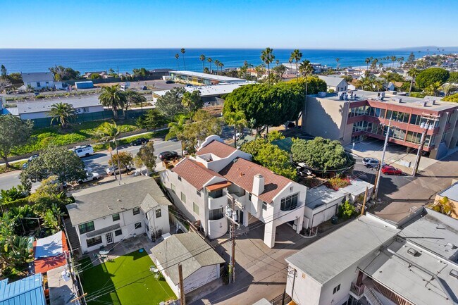 Building Photo - 631 3rd St