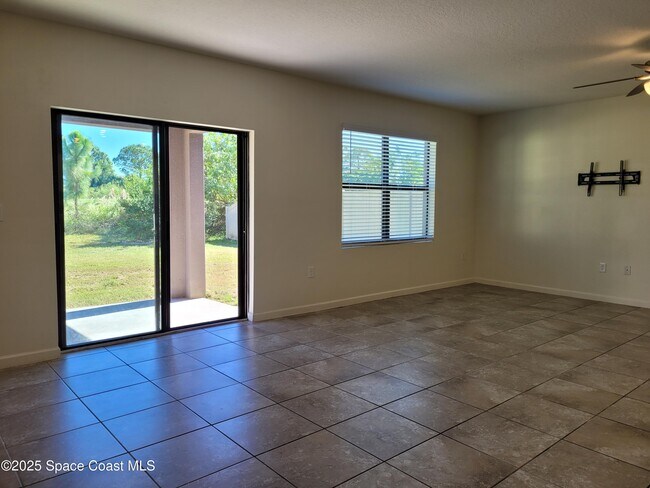 Building Photo - 760 Acadia Ct SE