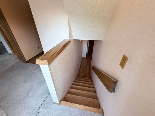 Building Photo - Beautiful 4 Bed, 2 Bath Single Family Home 2 Attached Car Garage and Laundry In Unit!