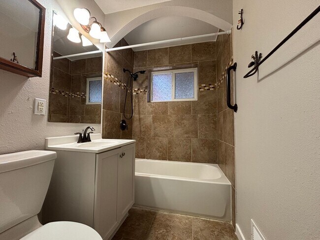 Building Photo - 3 Bed, 1 Bath Home for Rent, Available Now!  MileStone Real Estate Services