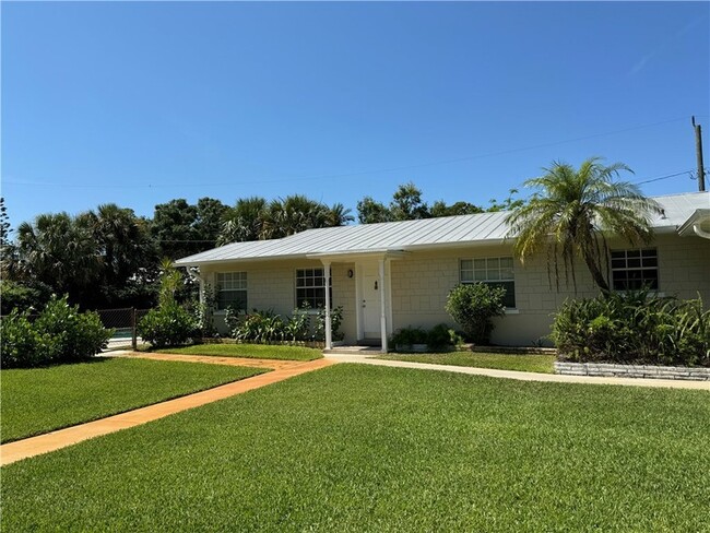 Building Photo - 2015 15th Ln