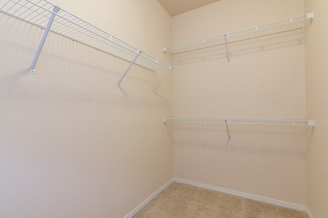 Building Photo - End Unit Townhouse Available Now!