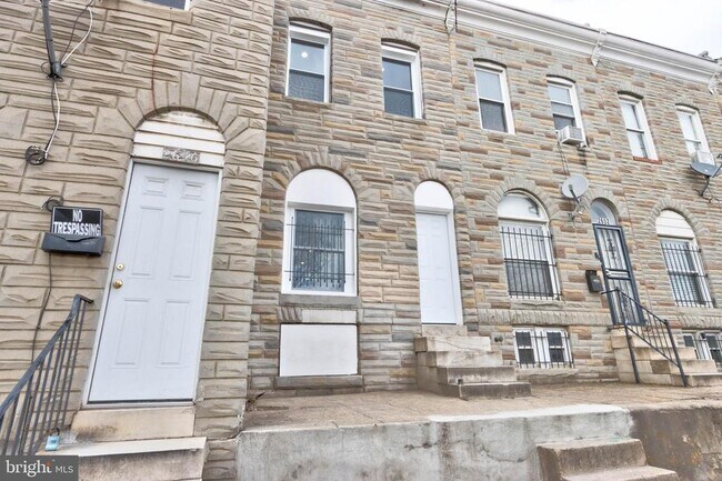 Building Photo - 2654 Wilkens Ave
