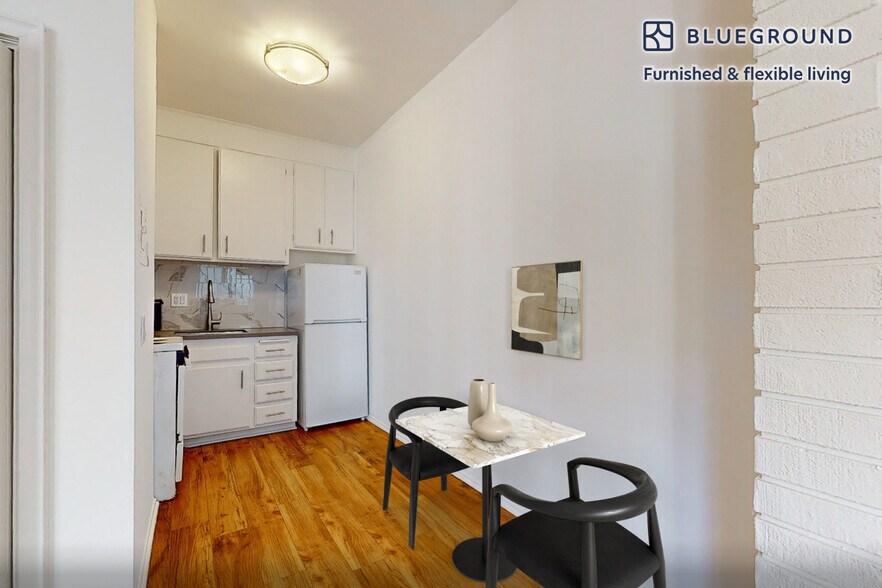 Building Photo - 10965 Rochester Ave