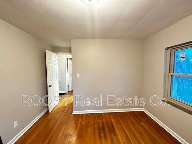 Building Photo - 1545 Garling Ave