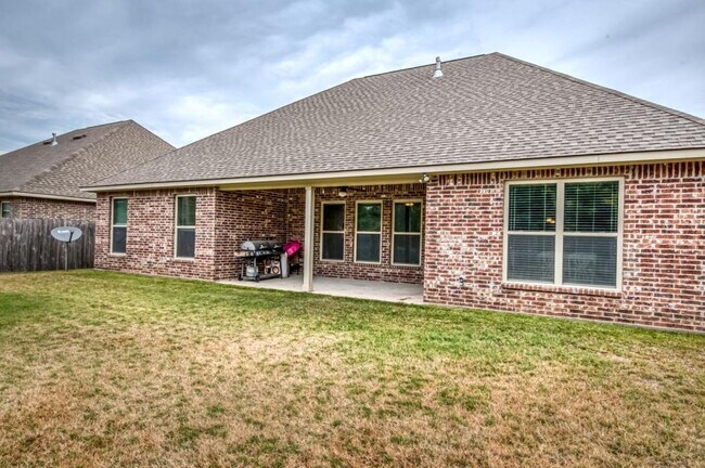 Building Photo - 650 Alder Ln