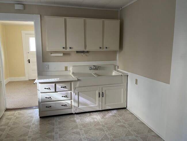 Kitchen - 14 Lowell Ave