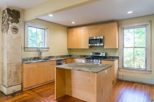 Building Photo - Gorgeous Rustic Renovation in Chicken Hill