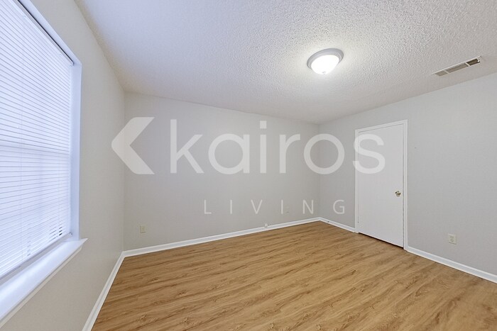 Building Photo - 5721 Old Hickory Rd