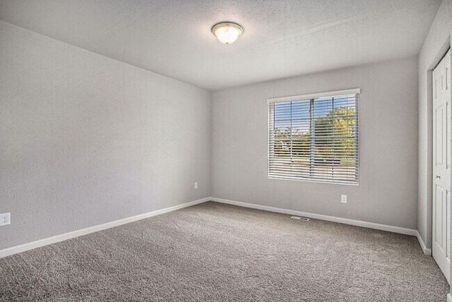 Building Photo - 3143 Alder Dr SW