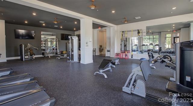 Building Photo - 16408 Holly Crest Ln