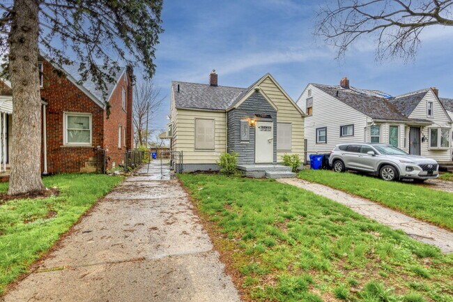 Building Photo - 13881 Carlisle St