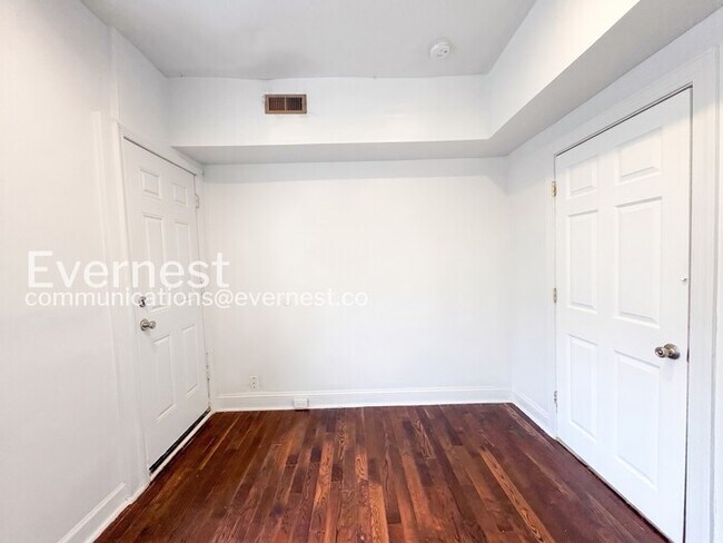 Building Photo - 2-Bed/1-Bath Spacious Condo with Balcony/ Available Soon!