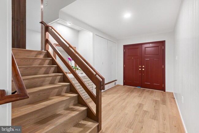 Building Photo - 1222 Noyes Dr