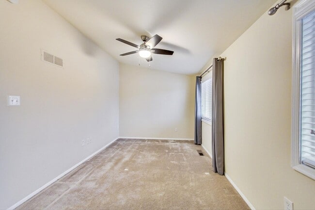 Building Photo - COMING SOON - Updated 3+2.5 End Unit w/ 2 PARKING SPACES