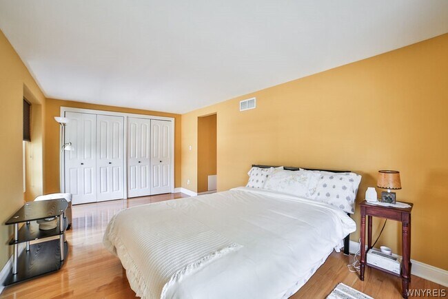 Building Photo - 32 Bernhardt Dr