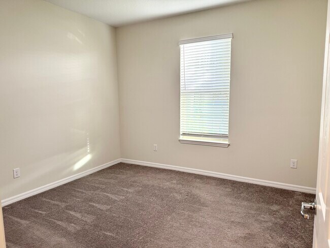 Building Photo - 5110 Levana St