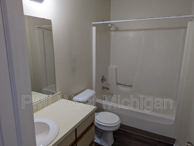 Building Photo - 6087 In the Pines Dr SE