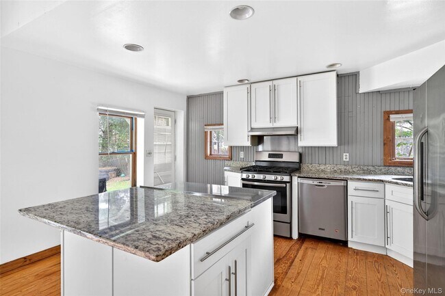 Building Photo - 79 Quaker Hill Rd