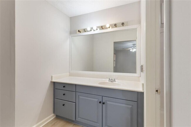 Building Photo - 390 Tidwell Rd