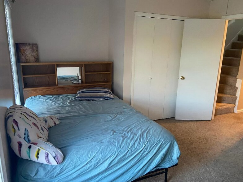 Building Photo - 1059 W Barre St