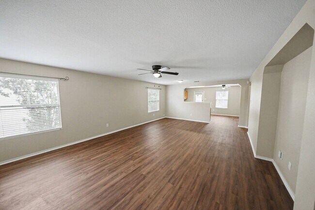 Building Photo - 11114 Hillsdale Loop