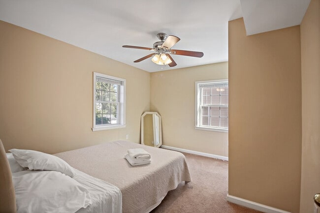 Building Photo - 808 W Broad St