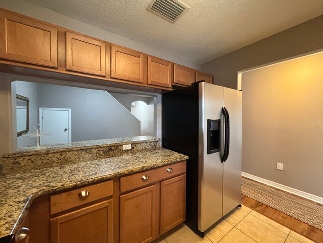 Building Photo - Summerfield Townhome