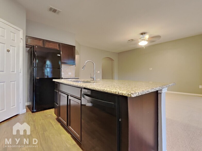 Building Photo - 1100 Mitchell Dr