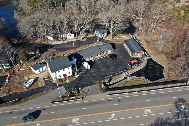 Building Photo - 825 Scenic Hwy